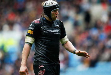COVENTRY, ENGLAND - MARCH 28:  Ospreys captain Ryan Jones speaks to his players during the EDF Energy Cup Semi Final between Gloucester and Ospreys at the Ricoh Arena on March 28, 2009 in Coventry, England.  (Photo by Stu Forster/Getty Images)
