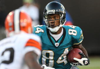 JACKSONVILLE, FL - OCTOBER 26:  Troy Williamson #84 of the Jacksonville Jaguars runs for yardage in a game against the Cleveland Browns at Jacksonville Muncipal Stadium on October 26, 2008 in Jacksonville, Florida.  (Photo by Sam Greenwood/Getty Images)