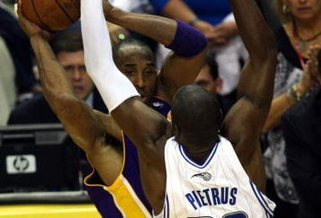 ORLANDO, FL - JUNE 09:  Kobe Bryant #24 of the Los Angeles Lakers looks to pass over Mickael Pietrus #20 of the Orlando Magic in the fourth quarter of Game Three of the 2009 NBA Finals on June 9, 2009 at Amway Arena in Orlando, Florida.  NOTE TO USER:  User expressly acknowledges and agrees that, by downloading and or using this photograph, User is consenting to the terms and conditions of the Getty Images License Agreement.  (Photo by Elsa/Getty Images)