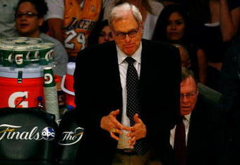 LOS ANGELES, CA - JUNE 07:  Head coach Phil Jackson of the Los Angeles Lakers calls a time out in the second half against the Orlando Magic in Game Two of the 2009 NBA Finals at Staples Center on June 7, 2009 in Los Angeles, California. NOTE TO USER: User expressly acknowledges and agrees that, by downloading and or using this photograph, User is consenting to the terms and conditions of the Getty Images License Agreement.  (Photo by Jeff Gross/Getty Images)