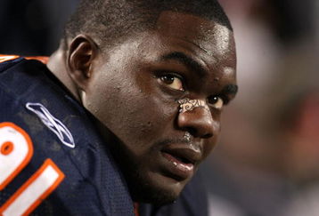 CHICAGO - DECEMBER 11:  Tommie Harris #91 of the Chicago Bears looks on against the New Orleans Saints at Soldier Field on December 11, 2008 in Chicago, Illinois.  (Photo by Jonathan Daniel/Getty Images)