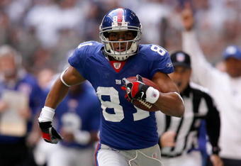 IRVING, TX - JANUARY 13:  Wide receiver Amani Toomer #81 of the New York Giants scores a 52 yard touchdown reception against the Dallas Cowboys during the first quarter of the NFC Divisional Playoff game at Texas Stadium on January 13, 2008 in Irving, Texas.  The Giants defeated the Cowboys 21-17.   (Photo by Chris Graythen/Getty Images)