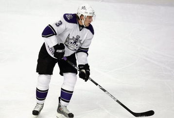 CHICAGO - MARCH 01: Jack Johnson #3 of the Los Angeles Kings skates up the ice against the Chicago Blackhawks on March 1, 2009 at the United Center in Chicago, Illinois. Te Blackhawks defeated the Kings 4-2. (Photo by Jonathan Daniel/Getty Images)