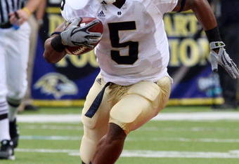 BALTIMORE - NOVEMBER 15:  Allen Armando #5 of the Notre Dame Fighting Irish runs the ball against the Navy Midshipmen on November 15, 2008 at M&T Bank Stadium in Baltimore, Maryland. Notre Dame defeated Navy 27-21.  (Photo by Jim McIsaac/Getty Images)