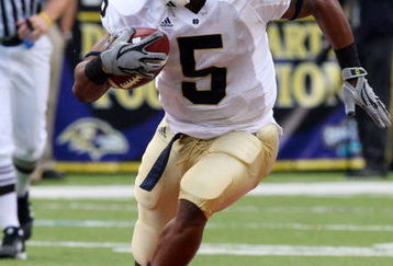 BALTIMORE - NOVEMBER 15:  Allen Armando #5 of the Notre Dame Fighting Irish runs the ball against the Navy Midshipmen on November 15, 2008 at M&T Bank Stadium in Baltimore, Maryland. Notre Dame defeated Navy 27-21.  (Photo by Jim McIsaac/Getty Images)