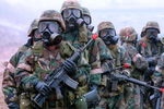 YEONCHON, SOUTH KOREA - FEBUARY 26:  U.S. soldiers wear gas masks as they take part in a chemical, biological and radiological warfare exercise February 26, 2003 in Yonchon, near the demilitarized zone which seperates the country from communist North Korea. Approximately 37,000 U.S. troops are stationed in South Korea amid a deepening crisis over North Korea's suspected nuclear weapons development. South Korea's Yonhap news agency recently reported that North Korea has urged its military and citizens to be ready for war, saying the U.S. could launch a strike at any time.  (Photo by Chung Sung-Jun/Getty Images)