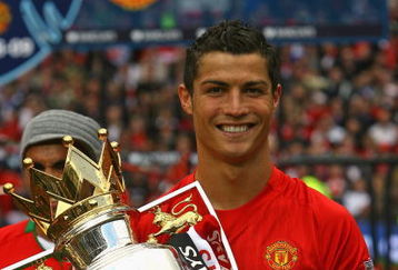 MANCHESTER, ENGLAND - MAY 16:  Cristiano Ronaldo of Manchester United lifts the Barclays Premier League trophy after the Barclays Premier League match between Manchester United and Arsenal at Old Trafford on May 16, 2009 in Manchester, England.  (Photo by Alex Livesey/Getty Images)