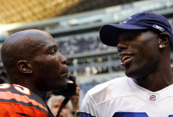 IRVING, TX - OCTOBER 05:  Wide receiver Chad Johnson #85 of the Cincinnati Bengals talks with Terrell Owens #81 of the Dallas Cowboys at Texas Stadium on October 5, 2008 in Irving, Texas. The Cowboys defeated the Bengals 31-24.  (Photo by Ronald Martinez/Getty Images)