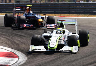 ISTANBUL, TURKEY - JUNE 07:  Jenson Button of Great Britain and Brawn GP leads from Sebastian Vettel of Germany and Red Bull Racing during the Turkish Formula One Grand Prix at Istanbul Park on June 7, 2009, in Istanbul, Turkey.  (Photo by Clive Mason/Getty Images)