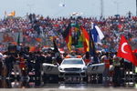 ISTANBUL, TURKEY - JUNE 07:  Cars line up on the grid before the start of the Turkish Formula One Grand Prix at Istanbul Park on June 7, 2009, in Istanbul, Turkey.  (Photo by Paul Gilham/Getty Images)