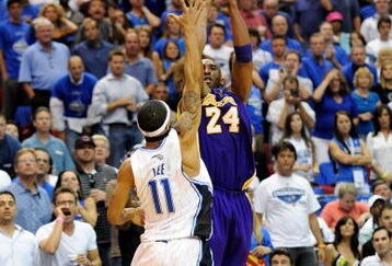 ORLANDO, FL - JUNE 09:  Kobe Bryant #24 of the Los Angeles Lakers shoots over Courtney Lee #11 of the Orlando Magic in Game Three of the 2009 NBA Finals on June 9, 2009 at Amway Arena in Orlando, Florida.  NOTE TO USER:  User expressly acknowledges and agrees that, by downloading and or using this photograph, User is consenting to the terms and conditions of the Getty Images License Agreement.  (Photo by Ronald Martinez/Getty Images)