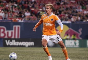 EAST RUTHERFORD, NJ - MAY 16:  Stuart Holden #22 of the Houston Dynamo plays the ball against the New York Red Bulls at Giants Stadium in the Meadowlands on May 16, 2009 in East Rutherford, New Jersey.  Houston and New York play to a 1-1 Tie.  (Photo by Mike Stobe/Getty Images for New York Red Bull)