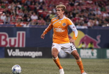 EAST RUTHERFORD, NJ - MAY 16:  Stuart Holden #22 of the Houston Dynamo plays the ball against the New York Red Bulls at Giants Stadium in the Meadowlands on May 16, 2009 in East Rutherford, New Jersey.  Houston and New York play to a 1-1 Tie.  (Photo by Mike Stobe/Getty Images for New York Red Bull)