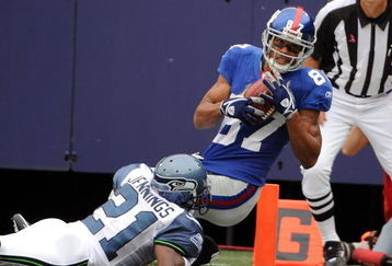 EAST RUTHERFORD, NJ - OCTOBER 05:  Domenik Hixon #87 of the New York Giants scores a touchdown as Kelly Jennings #21 of the Seattle Seahawks defends on October 5, 2008 at Giants Stadium in East Rutherford, New Jersey.  (Photo by Al Bello/Getty Images)