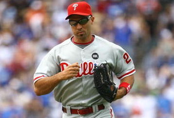 LOS ANGELES, CA - JUNE 06:  Raul Ibanez #29 of the Philadelphia Phillies jogs to the dugout against the Los Angeles Dodgers at Dodger Stadium on June 6, 2009 in Los Angeles, California. The Dodgers defeated the Phillies 3-2 in twelve innings.  (Photo by Jeff Gross/Getty Images)