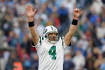 NASHVILLE, TN - NOVEMBER 23:  Quarterback Brett Favre #4 of the New York Jets celebrates on the field during the game against the Tennessee Titans at LP Field on November 23, 2008 in Nashville, Tennessee. (Photo by Kevin C. Cox/Getty Images)