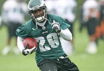 PHILADELPHIA - MAY 1: Running back LeSean McCoy #29 of the Philadelphia Eagles runs the ball during minicamp practice at the NovaCare Complex on May 1, 2009 in Philadelphia, Pennsylvania. (Photo by Hunter Martin/Getty Images)