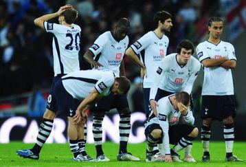 LONDON - MARCH 01:  A dejected Jamie O'Hara of Tottenham Hotspur (3R) is consoled by team mates as they are defeated in the shoot out during the Carling Cup Final match between Manchester United and Tottenham Hotspur at Wembley Stadium on March 1, 2009 in London, England.  (Photo by Mike Hewitt/Getty Images)