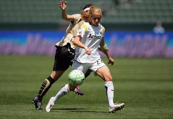 CARSON, CA - APRIL 19:  Manya Makoski #22 of the Los Angeles Sol dribbles the ball against FC Gold Pride during the WPS match at The Home Depot Center on April 19, 2009 in Carson, California. (Photo by Victor Decolongon/Getty Images)