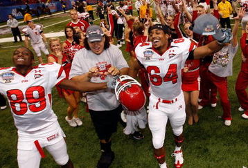 NEW ORLEANS - JANUARY 02:  Siaki Cravens #64 of the Utah Utes celebrates after defeating the Alabama Crimson Tide 31-17 during the 75th Allstate Sugar Bowl at the Louisiana Superdome on January 2, 2009 in New Orleans, Louisiana.  (Photo by Chris Graythen/Getty Images)