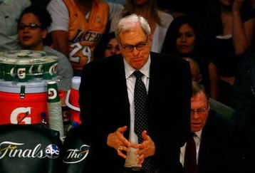 LOS ANGELES, CA - JUNE 07:  Head coach Phil Jackson of the Los Angeles Lakers calls a time out in the second half against the Orlando Magic in Game Two of the 2009 NBA Finals at Staples Center on June 7, 2009 in Los Angeles, California. NOTE TO USER: User expressly acknowledges and agrees that, by downloading and or using this photograph, User is consenting to the terms and conditions of the Getty Images License Agreement.  (Photo by Jeff Gross/Getty Images)