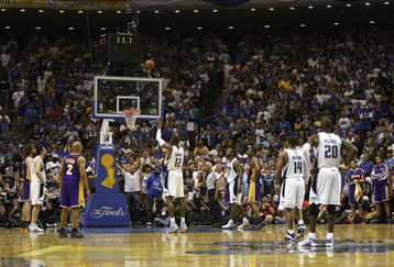 ORLANDO, FL - JUNE 11:  Dwight Howard #12 of the Orlando Magic shoots a free throw in the closing seconds of regulation during Game Four of the 2009 NBA Finals against the Los Angeles Lakers on June 11, 2009 at Amway Arena in Orlando, Florida. The Lakers won in overtime 99-91. NOTE TO USER:  User expressly acknowledges and agrees that, by downloading and or using this photograph, User is consenting to the terms and conditions of the Getty Images License Agreement. (Photo by Chris Graythen/Getty Images)