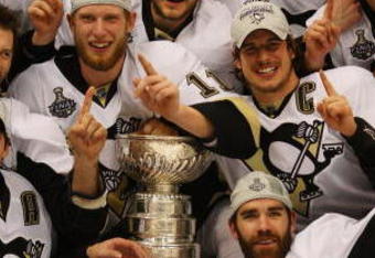 DETROIT - JUNE 12:  Sidney Crosby #87 and the Pittsburgh Penguins celebrates with the Stanley Cup after defeating the Detroit Red Wings by a score of 2-1 to win Game Seven and the 2009 NHL Stanley Cup Finals at Joe Louis Arena on June 12, 2009 in Detroit, Michigan.  (Photo by Jim McIsaac/Getty Images)