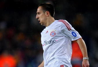 BARCELONA, SPAIN - APRIL 08:  Franck Ribery of Bayern Munich controls the ball during the UEFA Champions League quarter final first leg match between FC Barcelona and FC Bayern Munich at the Camp Nou stadium on April 8, 2009 in Barcelona, Spain. Barcelona won the match 4-0.  (Photo by Jasper Juinen/Getty Images)