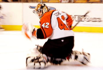 BOSTON - JANUARY 06:  Robert Esche #42 of the Philadelphia Flyers warms up before playing the Boston Bruins on January 6, 2007 at the TD Banknorth Garden in Boston, Massachusetts. The Bruins defeated the Flyers 4-3.  (Photo by Jim McIsaac/Getty Images)