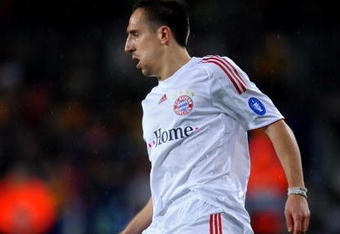 BARCELONA, SPAIN - APRIL 08:  Franck Ribery of Bayern Munich controls the ball during the UEFA Champions League quarter final first leg match between FC Barcelona and FC Bayern Munich at the Camp Nou stadium on April 8, 2009 in Barcelona, Spain. Barcelona won the match 4-0.  (Photo by Jasper Juinen/Getty Images)