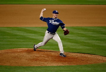 LOS ANGELES, CA - MAY 01:  Jake Peavy #44 of the San Diego Padres throws a pitch against the Los Angeles Dodgers at Dodger Stadium on May 1, 2009 in Los Angeles, California. The Dodgers defeated the Padres 1-0.  (Photo by Jeff Gross/Getty Images)