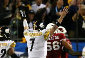 TAMPA, FL - FEBRUARY 01:  Ben Roethlisberger #7 of the Pittsburgh Steelers celebrates after he threw a 6-yard touchdown pass to Santonio Holmes #10 in the fourth quarter against the Arizona Cardinals during Super Bowl XLIII on February 1, 2009 at Raymond James Stadium in Tampa, Florida. Steelers won 27-23. (Photo by Al Bello/Getty Images)