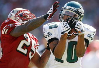 SAN FRANCISCO - OCTOBER 12:  Wide receiver DeSean Jackson #10 of the Philadelphia Eagles catches a 27-yard pass in front of defensive back Tarell Brown #25 of the San Francisco 49ers during their game on October 12, 2008 at Candlestick Park in San Francisco, California. Philadelphia won 40-26.  (Photo by Greg Trott/Getty Images)