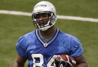 ALLEN PARK, MI - MAY 01:  Brandon Pettigrew #84 of the Detroit Lions runs after catching a pass during rookie orientation camp at the Detroit Lions Headquarters and Training Facility on May 1, 2009 in Allen Park, Michigan.  (Photo by Gregory Shamus/Getty Images)