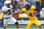 BERKELEY, CA - NOVEMBER 01:  Jahvid Best #4 of the California Golden Bears runs with the ball against T.J. Ward #2 of the Oregon Ducks during an NCAA football game on November 1, 2008 at Memorial Stadium in Berkeley, California.  (Photo by Jed Jacobsohn/Getty Images)