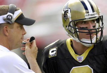TAMPA, FL - SEPTEMBER 16:  Coach Sean Payton and quarterback Drew Brees #9 of  the New Orleans Saints discuss play against the Tampa Bay Buccaneers during a week-two NFL game on September 16, 2007 in Tampa, Florida.  The Bucs won 31 - 14.(Photo by Al Messerschmidt/Getty Images)