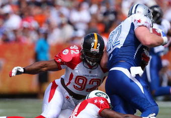 HONOLULU, HI - FEBRUARY 08: Tight end Jason Witten #82 of the NFC All-Stars Dallas Cowboys catches a pass and gets gang tackled by defensive end James Harrison #92 of the AFC All-Stars Pittsburgh Steelers and cornerback Darrelle Revis #24 of the New York Jets in the 2009 NFL Pro Bowl at Aloha Stadium on February 8, 2009 in Honolulu, Hawaii. The NFC defeated the AFC 30-21. (Photo by Paul Spinelli/Getty Images)