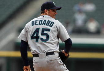 CHICAGO - APRIL 29:  Erik Bedard #45 of the Seattle Mariners pitches against the Chicago White Sox during the game on April 29, 2009 at U.S. Cellular Field in Chicago, Illinois. (Photo by Jonathan Daniel/Getty Images) 