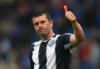 PORTSMOUTH, UNITED KINGDOM - APRIL 11:  Paul Robinson of West Brom salutes the crowd after the Barclays Premier League match between Portsmouth and West Bromwich Albion at Fratton Park on April 11, 2009 in Portsmouth, England.  (Photo by Ryan Pierse/Getty Images)