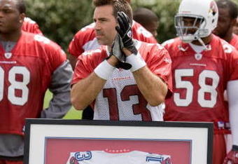 TEMPE, AZ - MAY 2 :  Kurt Warner #13 of the Arizona Cardinals is presented with his 2009 Pro Bowl jersey during a team minicamp at the team training facility on May 2, 2009 in Tempe, Arizona.  (Photo by Jonathan Willey/Getty Images)