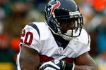 GREEN BAY, WI - DECEMBER 07:  Running back Steve Slaton #20 of the Houston Texans carries the ball during the third quarter against the Green Bay Packers at Lambeau Field on December 7, 2008 in Green Bay, Wisconsin. The Texans defeated the Packers 24-21.  (Photo by Jeff Gross/Getty Images)
