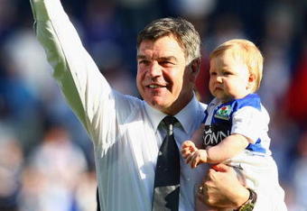 BLACKBURN, ENGLAND - MAY 24: Sam Allardyce of Blackburn Rovers shows his appreciation to the fans after the Barclays Premier League match between Blackburn Rovers and West Bromwich Albion at Ewood Park on May 24, 2009 in Blackburn, England.  (Photo by Laurence Griffiths/Getty Images)