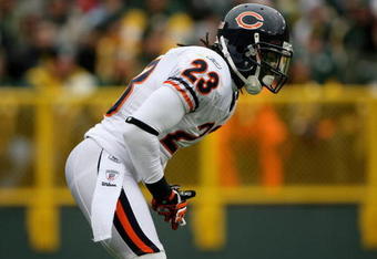 GREEN BAY, WI - NOVEMBER 16:  Devin Hester #23 of the Chicago Bears prepares to return a kick off against the Green Bay Packers during NFL action at Lambeau Field on November 16, 2008 in Green Bay, Wisconsin. The Packers defeated the Bears 37-3.  (Photo by Doug Pensinger/Getty Images)