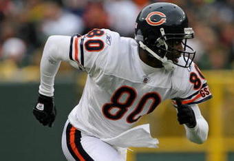 GREEN BAY, WI - NOVEMBER 16:  Wide receiver Brandon Lloyd #80 of the Chicago Bears leaves the line of scrimmage against the Green Bay Packers during NFL action at Lambeau Field on November 16, 2008 in Green Bay, Wisconsin. The Packers defeated the Bears 37-3.  (Photo by Doug Pensinger/Getty Images)