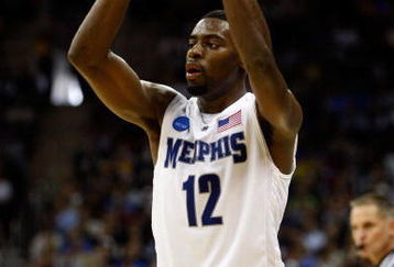 KANSAS CITY, MO - MARCH 21:  Tyreke Evans #12 of the Memphis Tigers looks to make a pass play during their second round game against the Maryland Terrapins in the NCAA Division I Men's Basketball Tournament at the Sprint Center on March 21, 2009 in Kansas City, Missouri. The Tigers defeated the Terrapins 89-70.  (Photo by Jamie Squire/Getty Images)