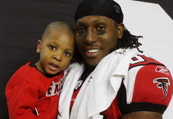ATLANTA - DECEMBER 28:  Wide receiver Roddy White #84 of the Atlanta Falcons celebrates on the sidelines after defeating the St. Louis Rams at Georgia Dome on December 28, 2008 in Atlanta, Georgia.  The Falcons defeated the Rams 31-27.  (Photo by Doug Benc/Getty Images)