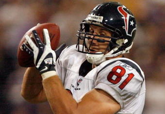 MINNEAPOLIS - NOVEMBER 02:  Owen Daniels #81 of the Houston Texans makes a catch against the Minnesota Vikings during the fourth quarter at the Hubert H. Humphrey Metrodome on November 2, 2008 in Minneapolis, Minnesota.  (Photo by Harry How/Getty Images)