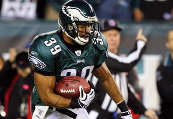 PHILADELPHIA - DECEMBER 15:  Quintin Demps #39 of the Philadelphia Eagles runs the ball against the Cleveland Browns on December 15, 2008 at Lincoln Financial Field in Philadelphia, Pennsylvania. (Photo by Jim McIsaac/Getty Images)