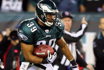 PHILADELPHIA - DECEMBER 15:  Quintin Demps #39 of the Philadelphia Eagles runs the ball against the Cleveland Browns on December 15, 2008 at Lincoln Financial Field in Philadelphia, Pennsylvania. (Photo by Jim McIsaac/Getty Images)