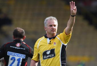 WATFORD, UNITED KINGDOM - MARCH 15:  Referee Chris White signals during the Guinness Premiership match between Saracens and Bath at Vicarage Road on March 15, 2009 in Watford, England.  (Photo by Tom Shaw/Getty Images)